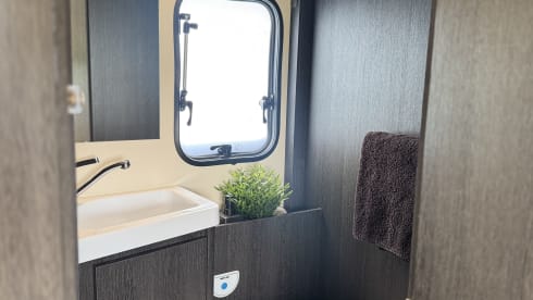 M6 Motorhome Hire Ltd – 6 berth Ford Roller Team Zefiro 675 2022