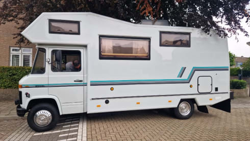 Beautiful vintage Mercedes campervan for hire with Airco