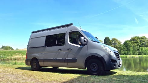 Riebedebie and we're gone! Super cozy converted Opel Movano 2p