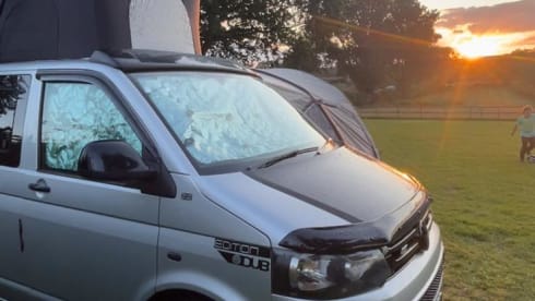 Quicksilver – Rent our Head Turning Quicksilver - LWB T5 with Pop Top roof