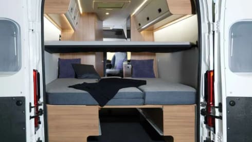 Bronckhorst Grijs – Beautiful Sun Living with length beds - Bronckhorst Campers