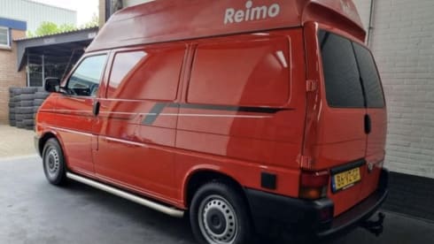 Ferrari onder de Volkswagens – 2p Volkswagen bus uit 2001