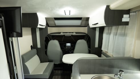 5 berth Ford roller team 685