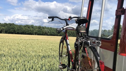 Ayub – old-school Mercedes fire bus and off grid camper