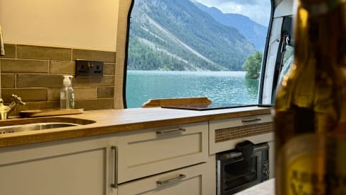 The Juanderer – 2 berth Mercedes-Benz bus from 2015