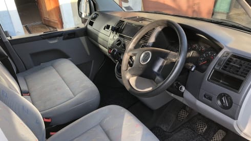 Joshua – 2 berth Volkswagen bus from 2006