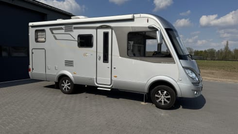 Fraaie zeer complete 4 persoons Hymer camper 