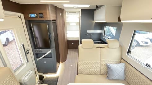 2022 Adria Matrix Supreme 670 SC 2.3