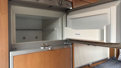 Dethleffs semi-integrated uit 2006 – 4p Dethleffs semi-integrated from 2006