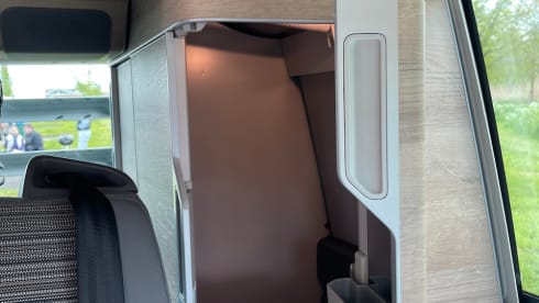 Prachtige Volkswagen California – Almost new. Carefree on the road with this beautiful, compact bus.