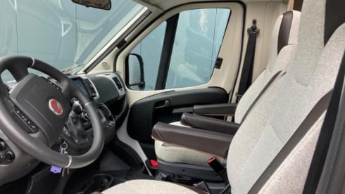 Sinne – Automatic, Luxury KNAUS Live TI 650MEG "new" Automatic 140 HP very economical 