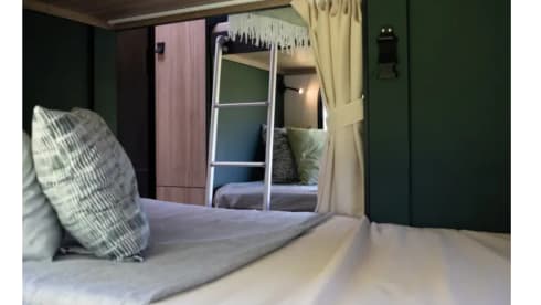 Familie camper – 6p Ford alcove uit 2026