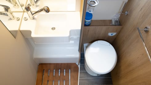 NXA – AutoRoller 707 4 Person Family Motorhome 