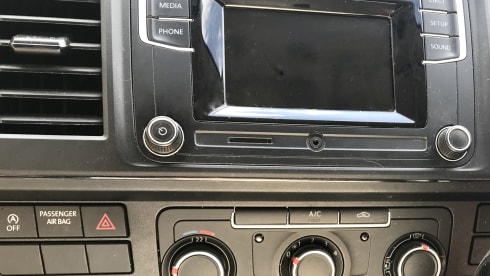 Monty – Perfect camper for get-aways great & small (4-berth VW, 2019) 