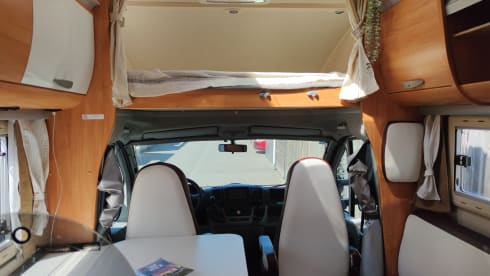 Adriaatje – 6p Adria alcove camper from 2008 The ideal family camper