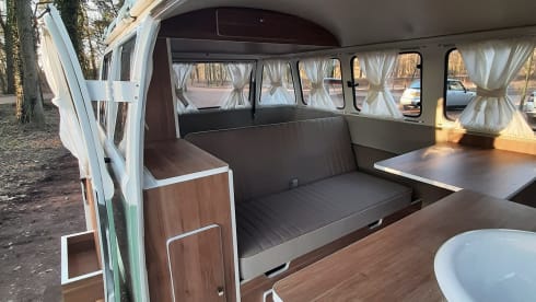 Lientje – Volkswagen T2 bus from 1990