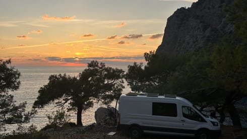 Big Penny – Cosy 2 berth Ford Camper
