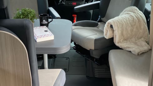 King VI – Super new! Luxury 5-person camper from Sun Living