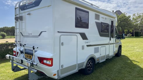 De luxe kampeerders  – 2-person Adria Coral 600SL Plus from 2020