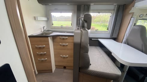 Super deluxe 5p ADRIA Coral XL 670 SL
