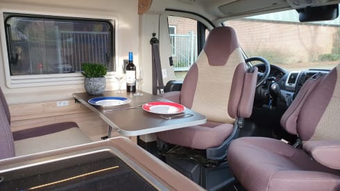 Hymer Grand Canyon, automatic, km free, 4 persons from 2017