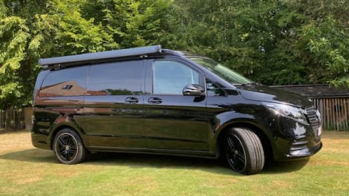 Quinti – Autobus Mercedes-Benz a 4 posti dal 2026