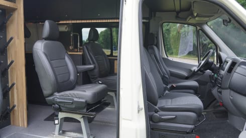 Mercedes-Benz Sprinter Adventure Camper 4 Personen