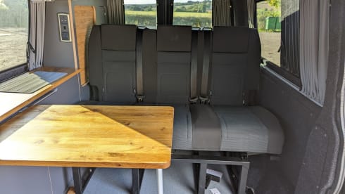 Black Beauty – 4 berth 4WD Automatic VW Transporter
