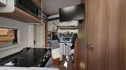 THE SAVOY – Swift Escape 694 Luxury Island Bed Motorhome Pets 5G WIFI Smart TV