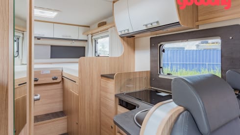11/20 – 2 berth motorhome with single beds - Automatic