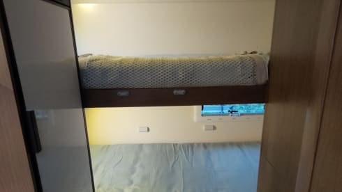 6p Ford alcove from 2017, bunk bed and large seating area