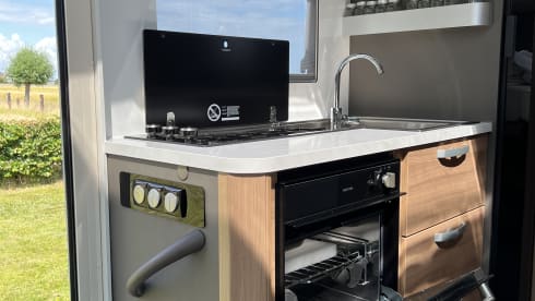 De luxe kampeerders  – 2-person Adria Coral 600SL Plus from 2020