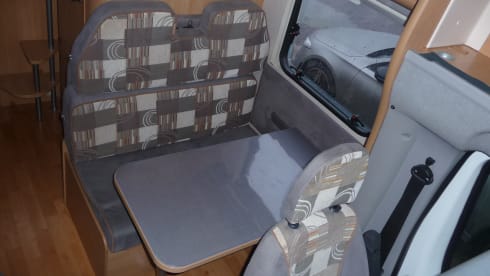 Nice compact camper for 4 people.