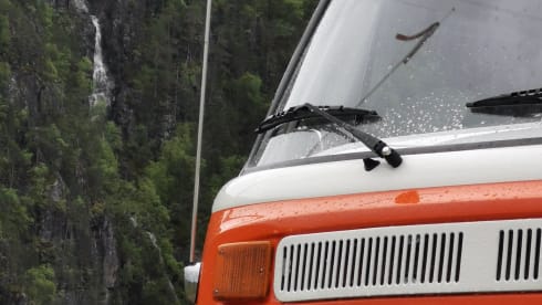 Maxima – A moment back in time with a Volkswagen T2 - Completely restored!