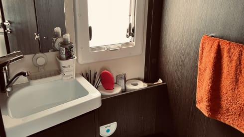 Wout Van Der Kampe – Spacious 6 berth motorhome; RollerTeam Zefiro 675