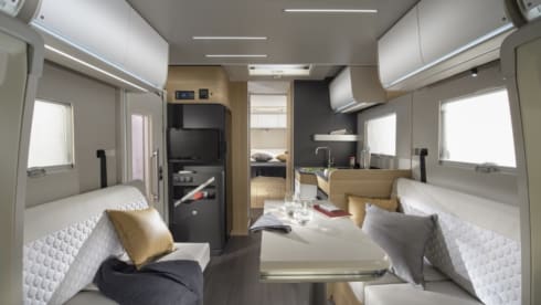 Glamping! – 5p Adria Mobil semi-integrated uit 2021
