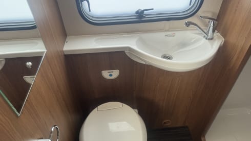 carrie the camper  – modern 6 berth camper 4 belts start your adventure now 