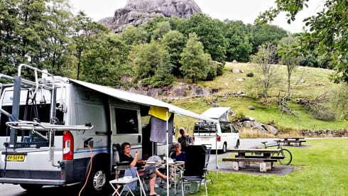 2 p. bus camper with longitudinal beds (AmorA 2017)