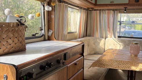 Bella Neske – Camping-car Hymer 4 places intégré de 1989