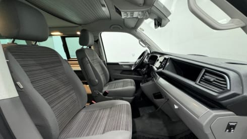 4p Volkswagen campervan uit 2023