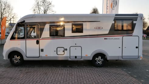 19 LMC T735 Explorer – 19 LMC T735 Integral camper for 4 people