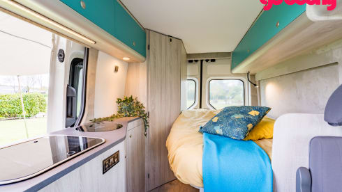 Fluistercamper – 100% electric VW Crafter, 2 persons, interior 2023