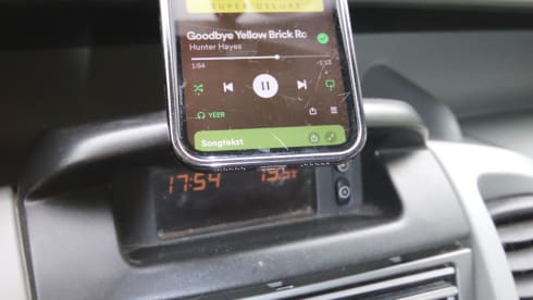 Viv – Handy and complete bus camper