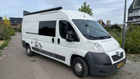 Ruimteschip 1 – Comfortable 4-person family campervan | Peugeot Boxer 2014