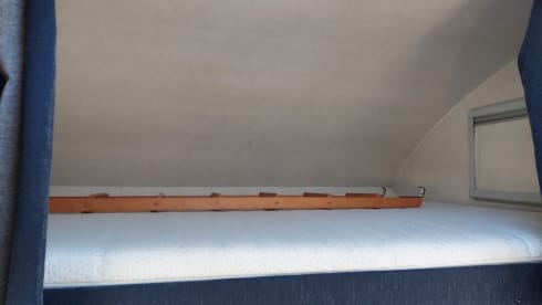 Ruime Ford transit alkoof 6p uit 2006 met stapelbed