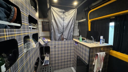 NC500 – Off-grid 2 berth MWB Mercedes Sprinter