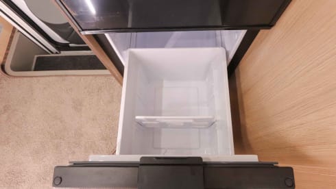 McLouis 2 Automaat – Premium Freedom! Modern Italian camper with single beds 