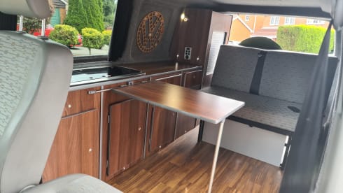 S88 – VW T5.1 Camper LANGE WHEEL BASE - Sitzplätze 5 Schlafplätze 4 (10 Schlafplätze inkl. Markise)