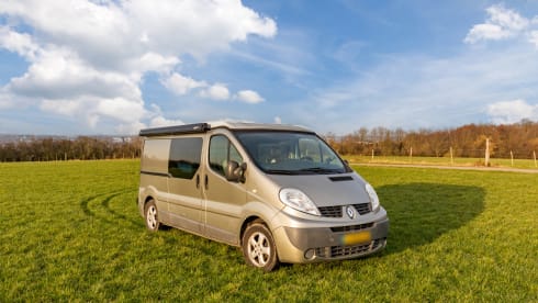 Roza – 4p Renault Camperbus from 2011 - suitable for almost any adventure!