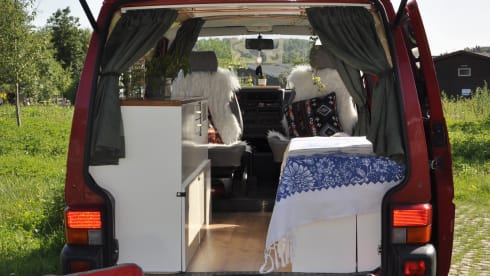 Try Vanlife – Try Vanlife Off the grid Ducato with large bed!